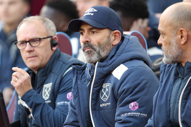 Newly appointed assistant manager Paco Jemez sits on the bench during the Premier League match between West Ham United and Sunderland at London Stadium in London, England (Photo by Alexander Canillas Sports Press Photo) Copyright: xAlexanderxCanillas SPPx Sportspressphoto_SPR85025