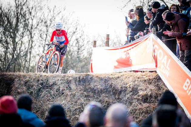 Dutch Ceylin Del Carmen Alvarado pictured in action during the women s elite race at the World Cup cyclocross cycling event in Maasmechelen, Belgium, stage 11 (out of 12) of the UCI World Cup cyclocross competition, Saturday 24 January 2026. JASPERxJACOBS x158333154x