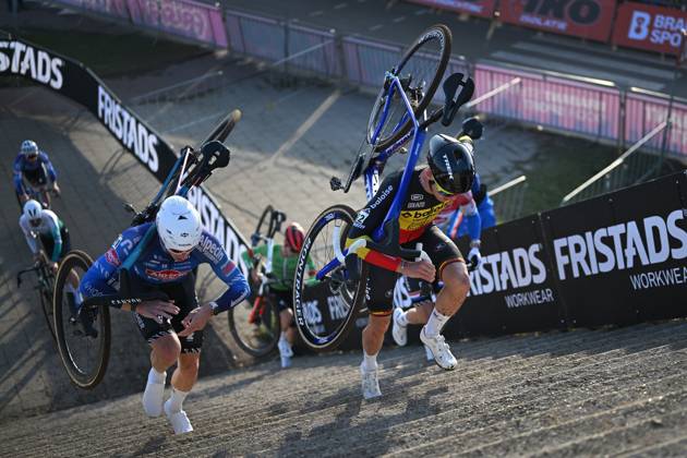 Belgian Thibau Nys pictured in action during the men s elite race at the World Cup cyclocross cycling event in Hoogerheide, Netherlands, stage 12 (out of 12) of the UCI World Cup cyclocross competition, Sunday 25 January 2026. LUCxCLAESSEN  x158510841x