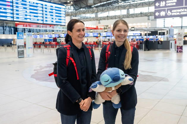 Czech speed skaters Martina Sablikova, left, and Nikola Zdrahalova before their departure to Italy for the Winter Olympics on 30 January 2026, Prague, Czech Republic. (CTKxPhoto OndrejxDeml) CTKPhotoP2026013007578  CTKPhotoP2026013007578