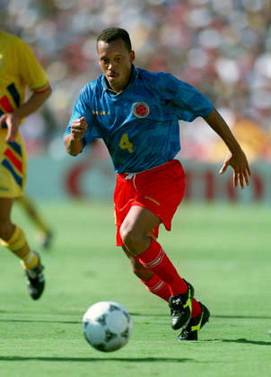 Colombia V Romania, FIFA World Cup, WM, Weltmeisterschaft, Fussball Finals Group A Luis Fernando Herrera of Colombia on the ball during the FIFA World Cup Finals Group A match between Colombia and Romania at Rose Bowl In Pasadena on June 18, 1994 in California, United States. California Rose Bowl In Pasadena United States United States Copyright: xAllstarxPicturexLibraryxLtdx