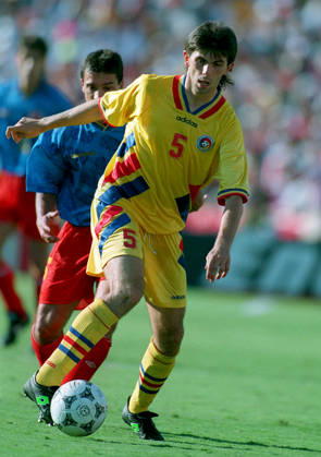 Colombia V Romania, FIFA World Cup, WM, Weltmeisterschaft, Fussball Finals Group A Angelo Lupescu of Romania on the ball during the FIFA World Cup Finals Group A match between Colombia and Romania at Rose Bowl In Pasadena on June 18, 1994 in California, United States. California Rose Bowl In Pasadena United States United States Copyright: xAllstarxPicturexLibraryxLtdx