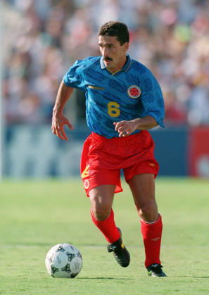 Colombia V Romania, FIFA World Cup, WM, Weltmeisterschaft, Fussball Finals Group A Gabriel Gomez of Colombia on the ball during the FIFA World Cup Finals Group A match between Colombia and Romania at Rose Bowl In Pasadena on June 18, 1994 in California, United States. California Rose Bowl In Pasadena United States United States Copyright: xAllstarxPicturexLibraryxLtdx