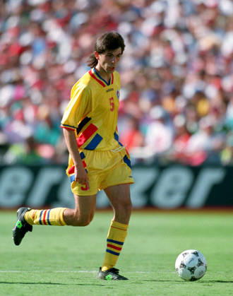 Colombia V Romania, FIFA World Cup, WM, Weltmeisterschaft, Fussball Finals Group A Ioan Lupescu of Romania on the ball during the FIFA World Cup Finals Group A match between Colombia and Romania at Rose Bowl In Pasadena on June 18, 1994 in California, United States. California Rose Bowl In Pasadena United States United States Copyright: xAllstarxPicturexLibraryxLtdx