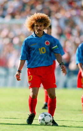 Colombia V Romania, FIFA World Cup, WM, Weltmeisterschaft, Fussball Finals Group A Carlos Valderrama of Colombia on the ball during the FIFA World Cup Finals Group A match between Colombia and Romania at Rose Bowl In Pasadena on June 18, 1994 in California, United States. California Rose Bowl In Pasadena United States United States Copyright: xAllstarxPicturexLibraryxLtdx