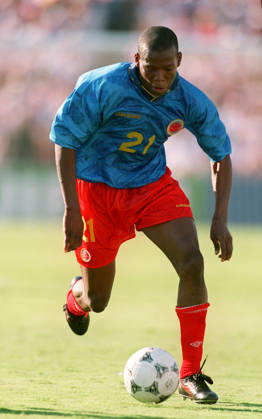 Colombia V Romania, FIFA World Cup, WM, Weltmeisterschaft, Fussball Finals Group A Faustino Asprilla of Colombia on the ball during the FIFA World Cup Finals Group A match between Colombia and Romania at Rose Bowl In Pasadena on June 18, 1994 in California, United States. California Rose Bowl In Pasadena United States United States Copyright: xAllstarxPicturexLibraryxLtdx