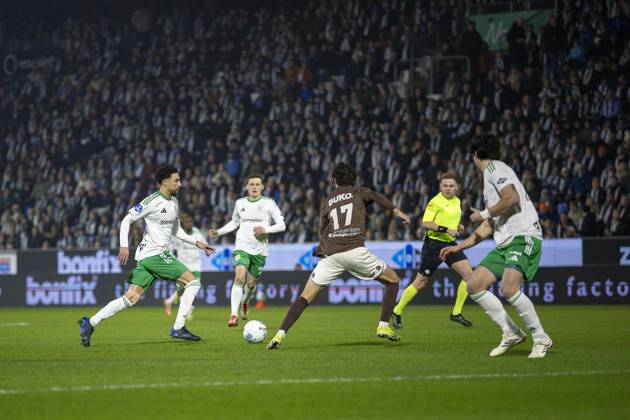 ZWOLLE, 31-01-2026 , MAC3PARK Stadion , season 2025 2026 , Dutch Eredivisie Football , match between PEC Zwolle and Telstar , picture shows PEC Zwolle player Younes Namli Telstar-player Nils Rossen PEC - Telstar  x201217086x Copyright:
