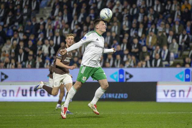 ZWOLLE, 31-01-2026 , MAC3PARK Stadion , season 2025 2026 , Dutch Eredivisie Football , match between PEC Zwolle and Telstar , picture shows big chance for PEC Zwolle player Thijs Oosting with Telstar-player Guus Offerhaus PEC - Telstar  x201217340x Copyright: