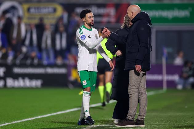ZWOLLE, 31-01-2026 , MACÂ³PARK Stadion , season 2025 2026 , Dutch Eredivisie Football , match between PEC Zwolle and Telstar , picture shows PEC Zwolle player Younes Namli and PEC Zwolle coach Henry van der Vegt PEC - Telstar  x201222170x Copyright: