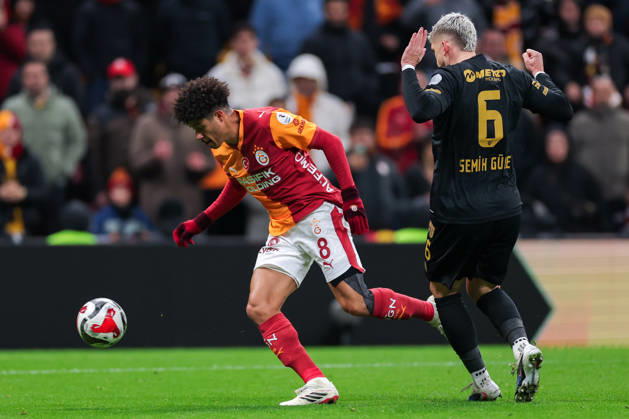 2026-02-01 Galatasaray SK v Kayserispor - Trendyol Super Lig ISTANBUL, TURKEY - FEBRUARY 1: Gabriel Sara of Galatasaray SK, Semih Guler of Kayserispor during the Trendyol Super Lig match between Galatasaray SK and Kayserispor at Rams Park Stadium on February 1, 2026 in Istanbul, Turkey. (Photo by BSR Agency) Istanbul Turkey Content not available for redistribution in The Netherlands directly or indirectly through any third parties. Copyright: xBSRxAgencyx