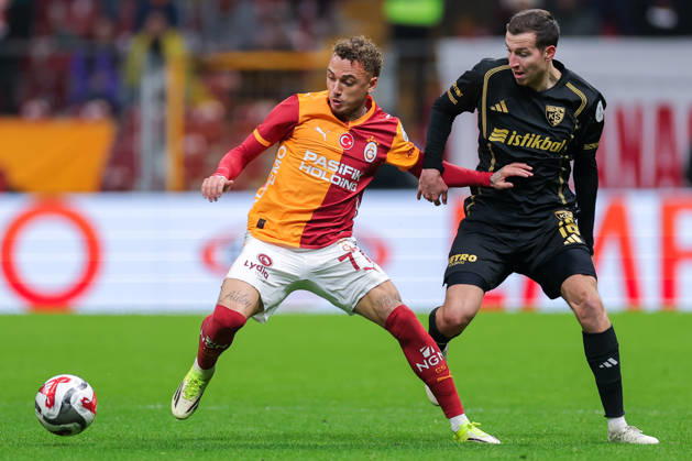 2026-02-01 Galatasaray SK v Kayserispor - Trendyol Super Lig ISTANBUL, TURKEY - FEBRUARY 1: Noa Lang of Galatasaray SK battles for the ball with Denis Makarov of Kayserispor during the Trendyol Super Lig match between Galatasaray SK and Kayserispor at Rams Park Stadium on February 1, 2026 in Istanbul, Turkey. (Photo by BSR Agency) Istanbul Turkey Content not available for redistribution in The Netherlands directly or indirectly through any third parties. Copyright: xBSRxAgencyx