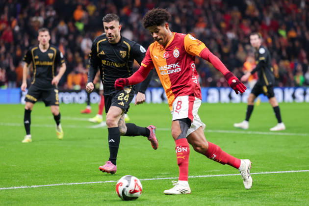 2026-02-01 Galatasaray SK v Kayserispor - Trendyol Super Lig ISTANBUL, TURKEY - FEBRUARY 1: Dorukhan Tokoz of Kayserispor, Gabriel Sara of Galatasaray SK during the Trendyol Super Lig match between Galatasaray SK and Kayserispor at Rams Park Stadium on February 1, 2026 in Istanbul, Turkey. (Photo by BSR Agency) Istanbul Turkey Content not available for redistribution in The Netherlands directly or indirectly through any third parties. Copyright: xBSRxAgencyx