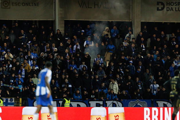 Fans of FC Porto seen during Liga Portugal game between Casa Pia AC and FC Porto (Maciej Rogowski Ball Raw Images) Rio Maior Estadio Municipal Rio Maior Portugal Copyright: xMaciejxRogowskix maciejrogowski_casapia_fcporto_2526-218