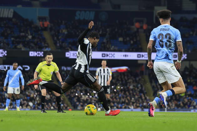 Manchester City v Newcastle United, EFL Cup, Semi Final Second Leg Anthony Elanga (20) of Newcastle United scores to make it 3-1 during the EFL Cup semi-final 2nd leg match between Manchester City and Newcastle United at the Etihad Stadium, Manchester, UK on 4 February 2026. Manchester Etihad Stadium Manchester UK Editorial use only DataCo restrictions apply See www.football-dataco.com , Copyright: xConorxMolloyx PSI-23683-0051
