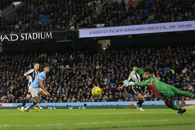 Manchester City v Newcastle United, EFL Cup, Semi Final Second Leg Harvey Barnes (11) of Newcastle United scores but it is ruled offside during the EFL Cup semi-final 2nd leg match between Manchester City and Newcastle United at the Etihad Stadium, Manchester, UK on 4 February 2026. Manchester Etihad Stadium Manchester UK Editorial use only DataCo restrictions apply See www.football-dataco.com , Copyright: xConorxMolloyx PSI-23683-0055