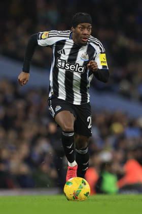 Manchester City v Newcastle United, EFL Cup, Semi Final Second Leg Anthony Elanga (20) of Newcastle United runs with the ball during the EFL Cup semi-final 2nd leg match between Manchester City and Newcastle United at the Etihad Stadium, Manchester, UK on 4 February 2026. Manchester Etihad Stadium Manchester UK Editorial use only DataCo restrictions apply See www.football-dataco.com , Copyright: xConorxMolloyx PSI-23683-0106