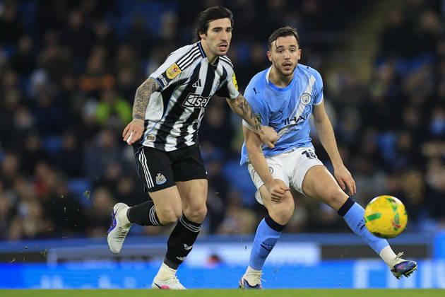 Manchester City v Newcastle United, EFL Cup, Semi Final Second Leg Nico Gonzalez (14) of Manchester City passes the ball under pressure from Sandro Tonali (8) of Newcastle United during the EFL Cup semi-final 2nd leg match between Manchester City and Newcastle United at the Etihad Stadium, Manchester, UK on 4 February 2026. Manchester Etihad Stadium Manchester UK Editorial use only DataCo restrictions apply See www.football-dataco.com , Copyright: xConorxMolloyx PSI-23683-0139