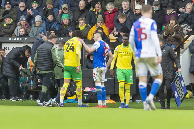 Norwich City v Blackburn Rovers - Sky Bet Championship Jovon Makama of Norwich City is substituted for Mohamed Toure of Norwich City during the Sky Bet Championship match between Norwich City and Blackburn Rovers at Carrow Road in Norwich, on February 7, 2026. Norwich Norfolk United Kingdom Copyright: xMIxNewsx originalFilename:fletcher-norwichc260207_np5pc