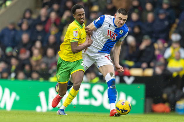 Norwich City v Blackburn Rovers - Sky Bet Championship Ali Ahmed of Norwich City and Hayden Carter of Blackburn Rovers battle for the ball during the Sky Bet Championship match between Norwich City and Blackburn Rovers at Carrow Road in Norwich, England, on February 7, 2026. Norwich Norfolk United Kingdom Copyright: xMIxNewsx originalFilename:fletcher-norwichc260207_np95t