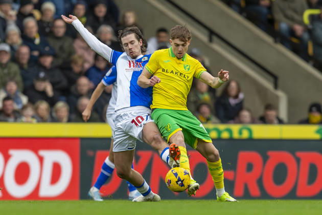 Norwich City v Blackburn Rovers - Sky Bet Championship Todd Cantwell of Blackburn Rovers and Jacob Wright of Norwich City battle for the ball during the Sky Bet Championship match between Norwich City and Blackburn Rovers at Carrow Road in Norwich, on February 7, 2026. Norwich Norfolk United Kingdom Copyright: xMIxNewsx originalFilename:fletcher-norwichc260207_npdd6