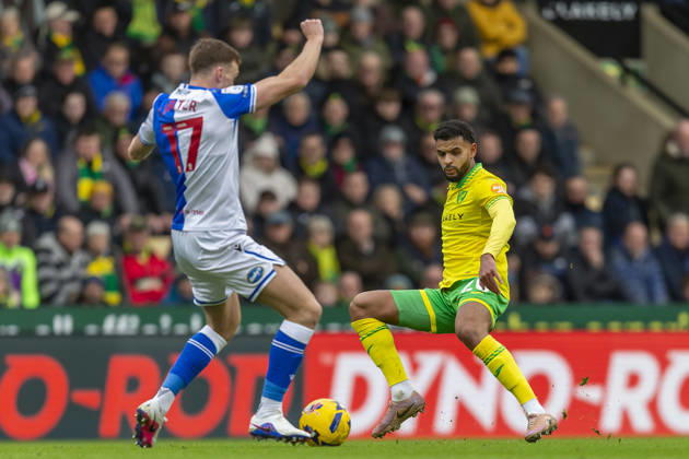Norwich City v Blackburn Rovers - Sky Bet Championship Anis Slimane of Norwich City and Hayden Carter of Blackburn Rovers battle for the ball during the Sky Bet Championship match between Norwich City and Blackburn Rovers at Carrow Road in Norwich, England, on February 7, 2026. Norwich Norfolk United Kingdom Copyright: xMIxNewsx originalFilename:fletcher-norwichc260207_npmxD