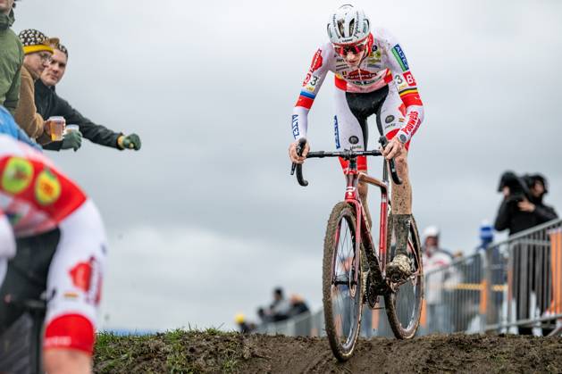 Belgian Michael Vanthourenhout pictured in action during the men elite race of the Noordzeecross cyclocross cycling event in Middelkerke, the last race of the Superprestige competition on Saturday 07 February 2026. DAVIDxPINTENS  x161780127x
