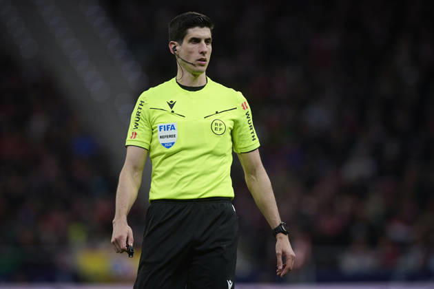 ATLETICO DE MADRID v REAL BETIS BALOMPIE. LA LIGA 2025 2026. ROUND 23. Referee Mateo Busquets during La Liga match. February 08 ,2026. (ALTERPHOTOS Ropero) MadridSpain Copyright: xRoperox
