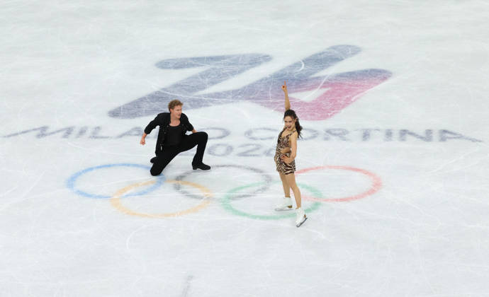 February 9, 2026, Milan, Lombardy, Italy: MADISON CHOCK and EVAN BATES of USA in the Ice Dance Rhythm Dance of the Figure skating, Eiskunstlauf Team Event at the Milano Cortina 2026 Winter Olympic Games, Olympische Spiele, Olympia, OS Milan Italy - ZUMAc179 20260209_oly_c179_078 Copyright: xMickaelxChavetx