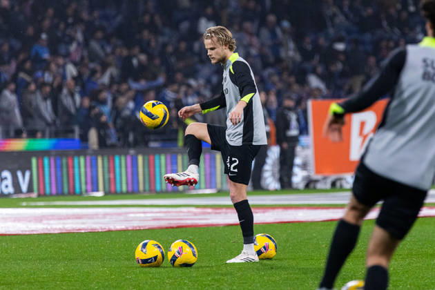 FC Porto Vs Sporting for the Portuguese First League in Porto - 09 Feb 2026 Sporting CP s player, Morten Hjulmand warms before the classic match for the Portuguese First League between FC Porto and Sporting CP at Dragon Stadium. Final score; FC Porto 1:1 Sporting CP Porto Portugal Copyright: xDiogoxBaptistax xSOPAxImagesx DB_FCPvsSCP_0003