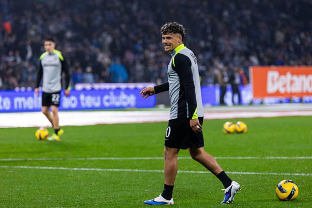 FC Porto Vs Sporting for the Portuguese First League in Porto - 09 Feb 2026 Sporting CP s player, Maxi Araujo warms up before the classic match for the Portuguese First League between FC Porto and Sporting CP at Dragon Stadium. Final score; FC Porto 1:1 Sporting CP Porto Portugal Copyright: xDiogoxBaptistax xSOPAxImagesx DB_FCPvsSCP_0007