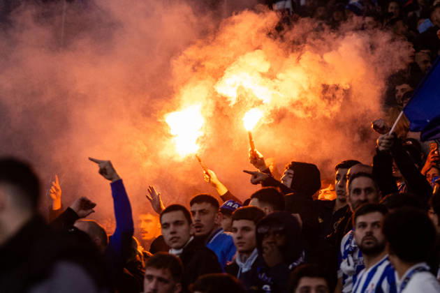 FC Porto Vs Sporting for the Portuguese First League in Porto - 09 Feb 2026 Fans of FC Porto ignite illegal pyrotechnics during the derby match for the Portuguese First League, forcing a temporary stoppage as smoke filled the stands at Dragon stadium. Final score; FC Porto 1:1 Sporting CP Porto Portugal Copyright: xDiogoxBaptistax xSOPAxImagesx DB_FCPvsSCP_0020