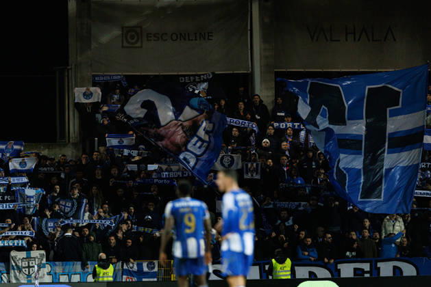 Fans of FC Porto seen during Liga Portugal game between Casa Pia AC and FC Porto (Maciej Rogowski Ball Raw Images) Rio Maior Estadio Municipal Rio Maior Portugal Copyright: xMaciejxRogowskix maciejrogowski_casapia_fcporto_2526-1091