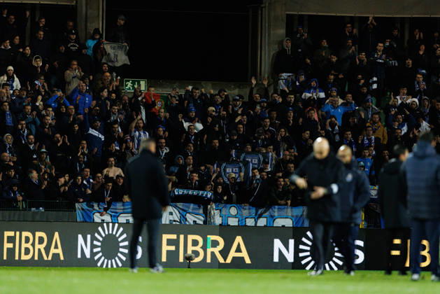 Fans of FC Porto seen during Liga Portugal game between Casa Pia AC and FC Porto (Maciej Rogowski Ball Raw Images) Rio Maior Estadio Municipal Rio Maior Portugal Copyright: xMaciejxRogowskix maciejrogowski_casapia_fcporto_2526-1107