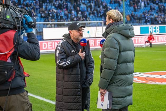 Soccer, Men, Season 2025 2026, 1 Bundesliga 22 Matchday , Hamburger SV 1 FC Union Berlin, f l Coach Steffen Baumgart 1 FC Union Berlin , Presenter Yannick Erkenbrecher Sky , Presenter Yannick Erkenbrecher Sky , 14 02 2026, Copyright: xMatthiasxKochx