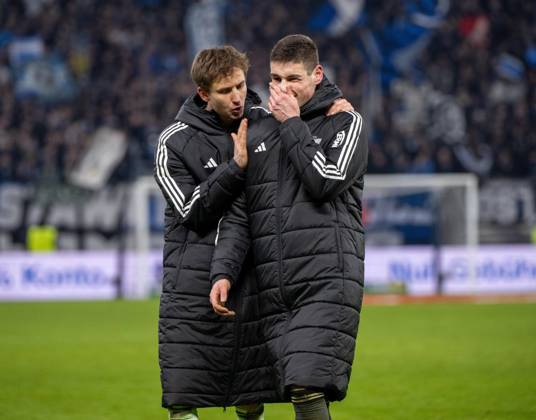 Soccer, Men, Season 2025 2026, 1 Bundesliga 22 Matchday , Hamburger SV 1 FC Union Berlin, f l Goalkeeper Frederik Rönnow 1 FC Union consoles Andrej Ilic 1 FC Union Berlin , Disappointment after the final whistle, 14 02 2026, Copyright: xMatthiasxKochx