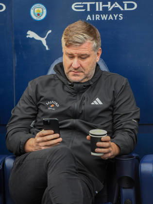 Manchester City v Salford City Emirates FA Cup Salford City manager Karl Robinson during the Emirates FA Cup Fourth Round match at the Etihad Stadium, Manchester 14 02 2026 UK Newspapers OUT Copyright: xKarlxVallantinex FIL-22981-0034