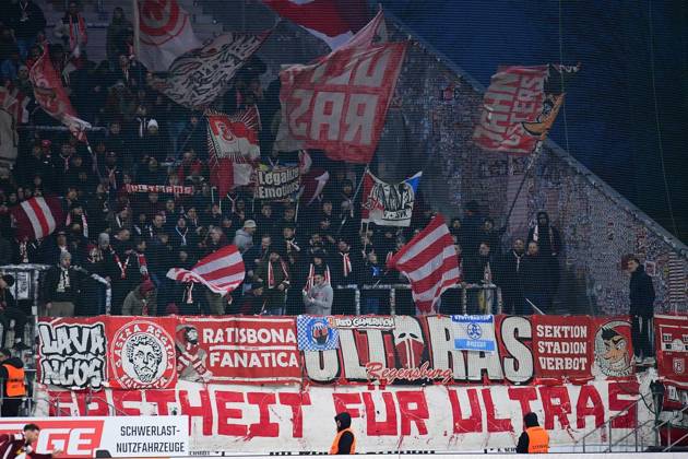 Rot Weiss Essen SSV Jahn Regensburg FOR EDITORIAL PURPOSES ONLY p Fußball 3 Liga 24 Spieltag Rot Weiss Essen SSV Jahn Regensburg am 14 02 2026 im Stadion an der Hafenstrasse in Essen Fans SSV Jahn Regensburg Deutschland Nordrhein Westfalen Essen Copyright ThorstenxTillmann Copyright: ThorstenxTillmann doc84kqfhy2c8l1mdye8jej ,EDITORIAL USE ONLY Copyright: ThorstenxTillmann