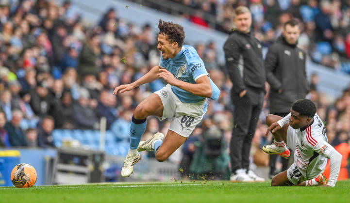 Manchester City v Salford City Emirates FA Cup Max Alleyne of Manchester City is fouled during the Emirates FA Cup Fourth Round match at the Etihad Stadium, Manchester 14 02 2026 UK Newspapers OUT Copyright: xKarlxVallantinex FIL-22981-0086