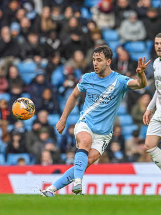 Manchester City v Salford City Emirates FA Cup Nico Gonzalez of Manchester City passes the ball during the Emirates FA Cup Fourth Round match at the Etihad Stadium, Manchester 14 02 2026 UK Newspapers OUT Copyright: xKarlxVallantinex FIL-22981-0089