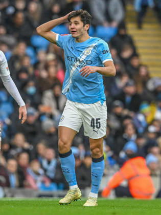 Manchester City v Salford City Emirates FA Cup Abdukodir Khusanov of Manchester City during the Emirates FA Cup Fourth Round match at the Etihad Stadium, Manchester 14 02 2026 UK Newspapers OUT Copyright: xKarlxVallantinex FIL-22981-0092