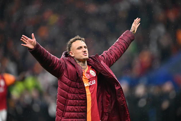 Galatasaray v Juventus - UEFA Champions League ISTANBUL, TURKIYE - FEBRUARY 17: Galatasaray player Noa Lang (77) celebrates with supporters after his team’s 5-2 victory in the UEFA Champions League Round of 16 play-off first leg match between Galatasaray and Juventus at RAMS Park in Istanbul, Turkiye, on February 17, 2026. Isa Terli Anadolu Istanbul Turkey. Editorial use only. Please get in touch for any other usage. Copyright: x2026xAnadoluxIsaxTerlix