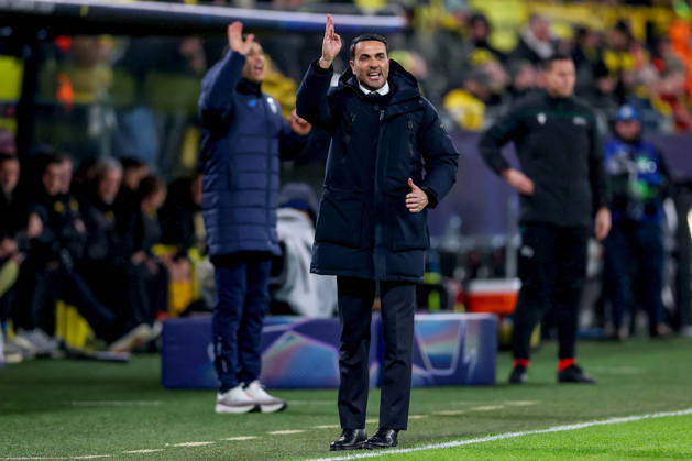 17 02 2026, Football, UEFA Champions League, Borussia Dortmund Atalanta Bergamo, BVB Stadion, Play Offs first leg, Season 2025 2026 Head coach Raffaele Palladino Atalanta Bergamo hc gesticulating on the sidelines Regulations prohibit any use of photographs as image sequences and or quasi video Nordrhein Westfalen Germany