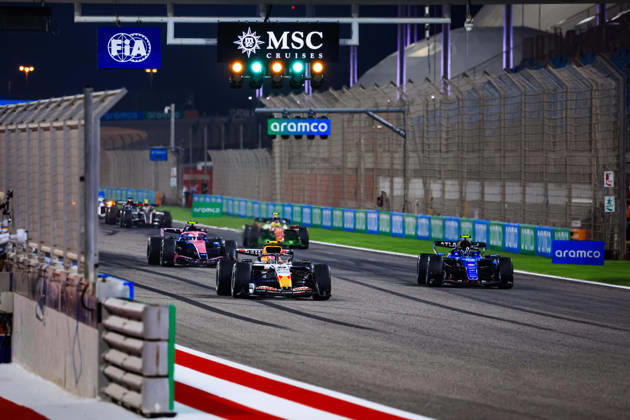 F1 - PRE-SEASON TESTING 2026 - BAHRAIN 2 Practice start procedure: 30 LAWSON Liam (nzl), Visa Cash App RB F1 Team VCARB03, 55 SAINZ Carlos (spa), Williams Racing FW48, action during the Formula 1 Aramco pre-season testing 2026 of the 2026 FIA Formula One World Championship, WM, Weltmeisterschaft from February 18 to 20, 2026 on the Bahrain International Circuit, in Sakhir, Bahrain - SakhirBahrain  Copyright: xFLORENTxGOODENx
