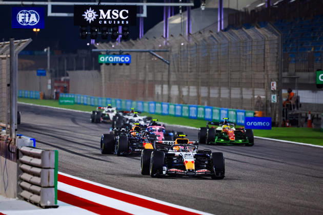F1 - PRE-SEASON TESTING 2026 - BAHRAIN 2 Practice start procedure: 30 LAWSON Liam (nzl), Visa Cash App RB F1 Team VCARB03, 55 SAINZ Carlos (spa), Williams Racing FW48, action during the Formula 1 Aramco pre-season testing 2026 of the 2026 FIA Formula One World Championship, WM, Weltmeisterschaft from February 18 to 20, 2026 on the Bahrain International Circuit, in Sakhir, Bahrain - SakhirBahrain  Copyright: xFLORENTxGOODENx