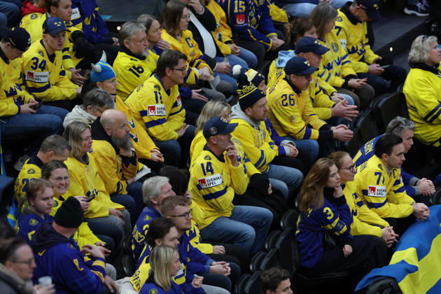 Ice hockey, Eishockey - Milano Cortina 2026 Winter Olympics: Day 13 A Sweden supporter attends the Ice Hockey Women Switzerland vs Sweden Bronze Medal Game on day thirteen of the Milano Cortina 2026 Winter Olympic Games, Olympische Spiele, Olympia, OS at Milano Santagiulia Ice Hockey Arena in Milan, Italy, on February 19, 2026. Milano Italy  Copyright: xMattiaxMarteganix originalFilename:martegani-serieami260219_npqw4