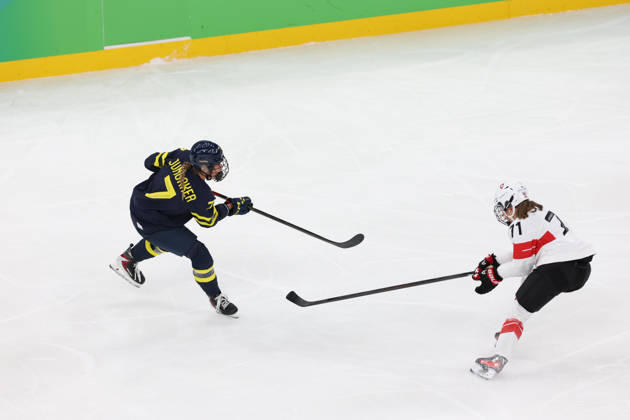 Ice hockey, Eishockey - Milano Cortina 2026 Winter Olympics: Day 13 In Milan, Italy, on February 19, 2026, Jungaker Mira and Lutz Lena Marie participate in the Ice Hockey Women Switzerland vs Sweden Bronze Medal Game on day thirteen of the Milano Cortina 2026 Winter Olympic Games, Olympische Spiele, Olympia, OS at Milano Santagiulia Ice Hockey Arena Milano Italy  Copyright: xMattiaxMarteganix originalFilename:martegani-serieami260219_np1dJ
