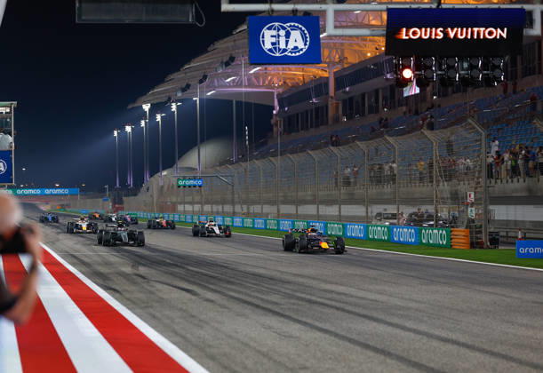 F1 - PRE-SEASON TESTING 2026 - BAHRAIN 2 Practice start, 03 VERSTAPPEN Max (nld), Red Bull Racing Ford RB22, 12 KIMI ANTONELLI Andrea (ita), Mercedes AMG F1 Team W17, action during the Formula 1 Aramco pre-season testing 2026 of the 2026 FIA Formula One World Championship, WM, Weltmeisterschaft from February 18 to 20, 2026 on the Bahrain International Circuit, in Sakhir, Bahrain - SakhirBahrain  Copyright: xDPPIx
