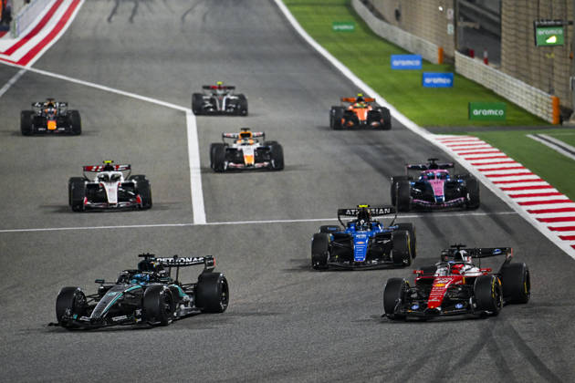 F1 - PRE-SEASON TESTING 2026 - BAHRAIN 2 Practice start, 63 RUSSELL George (gbr), Mercedes AMG F1 Team W17, 16 LECLERC Charles (mco), Scuderia Ferrari SF-26, action during the Formula 1 Aramco pre-season testing 2026 of the 2026 FIA Formula One World Championship, WM, Weltmeisterschaft from February 18 to 20, 2026 on the Bahrain International Circuit, in Sakhir, Bahrain - SakhirBahrain  Copyright: xALBERTOxVIMERCATIx