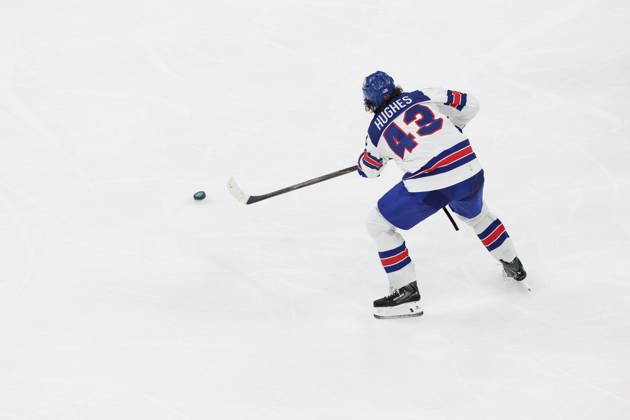 Ice hockey, Eishockey - Milano Cortina 2026 Winter Olympics: Day 14 In Milan, Italy, on February 20, 2026, Hughes Quinn participates in the Ice Hockey Men s Play-offs Semifinals between the United States of America and Slovakia on day fourteen of the Milano Cortina 2026 Winter Olympic Games, Olympische Spiele, Olympia, OS at Milano Santagiulia Ice Hockey Arena Milano Italy  Copyright: xMattiaxMarteganix originalFilename:martegani-serieami260220_npb3D