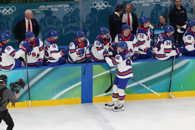Ice hockey, Eishockey - Milano Cortina 2026 Winter Olympics: Day 14 In Milan, Italy, on February 20, 2026, Team USA celebrates after a goal during the Ice Hockey Men s play-offs semifinals between the United States of America and Slovakia on day fourteen of the Milano Cortina 2026 Winter Olympic Games, Olympische Spiele, Olympia, OS at Milano Santagiulia Ice Hockey Arena Milano Italy  Copyright: xMattiaxMarteganix originalFilename:martegani-serieami260220_npUMq